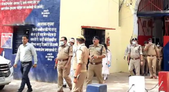 सीतापुर जेल में अचानक पहुंचे जिला जज और डीएम-एसपी, आजम खां के बैरक की तलाशी