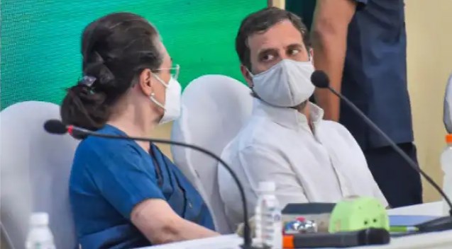 कांग्रेस पार्टी को सरकारी बंगला खाली करने का नोटिस, अवैध रूप से रह रहा है सोनिया गांधी का सचिव