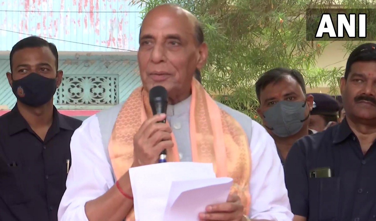 लखनऊ में राजनाथ बोले- आप लोगों ने ऐसी होली खेली कि पूरे यूपी को केसरिया रंग में रंग दिया
