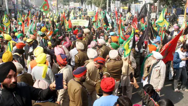 किसानों और सरकार के बीच फिर तकरार! अब SKM ने ठुकराई समिति से जुड़ी यह पेशकश