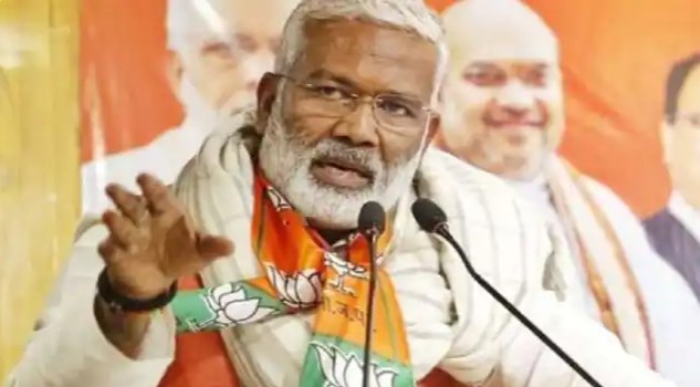 अखिलेश जी और भी हैं मानसिक रोगियों की सूची तो योगी जी तक पहुंचाए