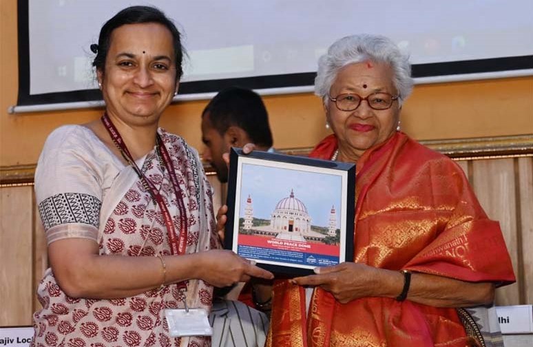 पुणे में आयोजित राज्य महिला आयोग अध्यक्षों के सम्मेलन में CMS संस्थापिका डा. भारती गाँधी सम्मानित