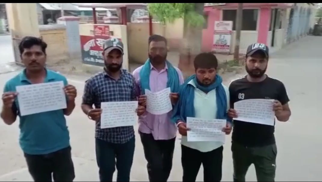 शाहजहाँपुर पुलिस की कार्यवाही से घबराये अपराधी,किया थाने पर आकर आत्मसमर्पण