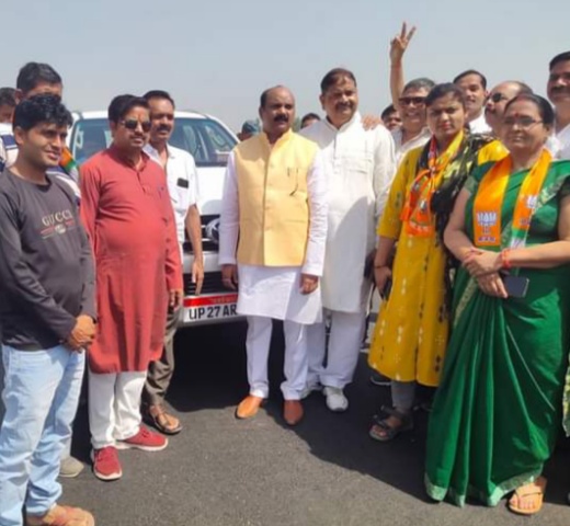 राजमार्ग-24 की हुलासनगरा रेलवे क्रॉसिंग पर बने लखनऊ से दिल्ली जाने वाले रेलवे ओवर ब्रिज का सांसद अरुण सागर  ने किया शुभारम्भ एवं निरीक्षण