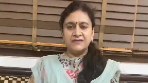 सुप्रीम कोर्ट ने नोएडा की CEO ऋतु माहेश्वरी के खिलाफ जारी गिरफ्तारी वारंट पर रोक बढ़ाई