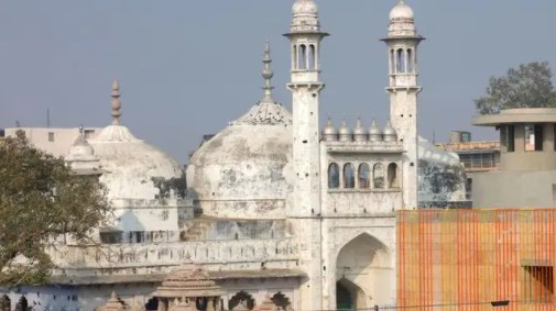 ज्ञानवापी मस्जिद में स्वास्तिक, त्रिशूल और कमल के ढेरों निशान, जानें सर्वे रिपोर्ट की बड़ी बातें