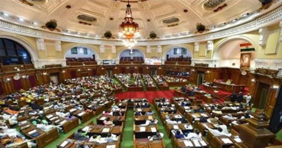 बढ़ती महंगाई को लेकर सपा सदस्यों ने किया यूपी विधानसभा से बहिर्गमन, लगाए सरकार विरोधी नारे