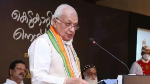 स्टेज पर चढ़ी लड़की तो भड़क गए मुस्लिम नेता, गवर्नर ने लताड़ा
