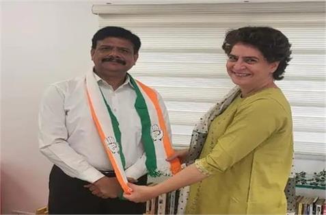 मायावती को लगा तगड़ा झटका, कैबिनेट मंत्री रहे नकुल दुबे कांग्रेस में हुए शामिल