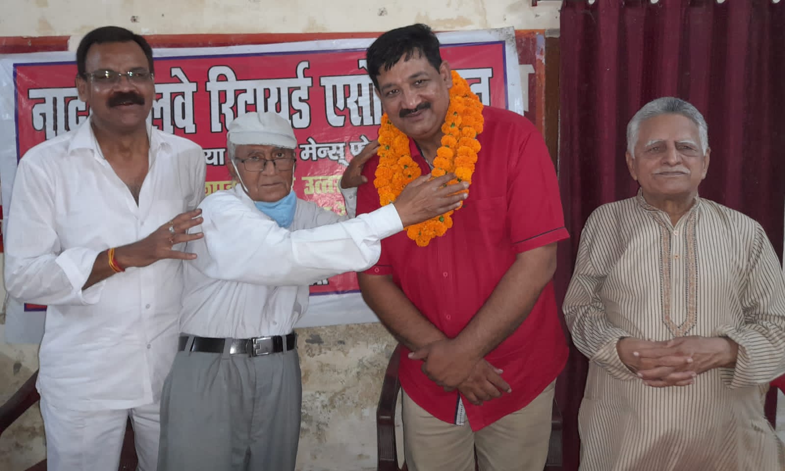 रेलवे कोपरेटिव बैंक का डेलीगेट का चुनाव जीते नरेंद्र त्यागी का हुआ अभिनंदन