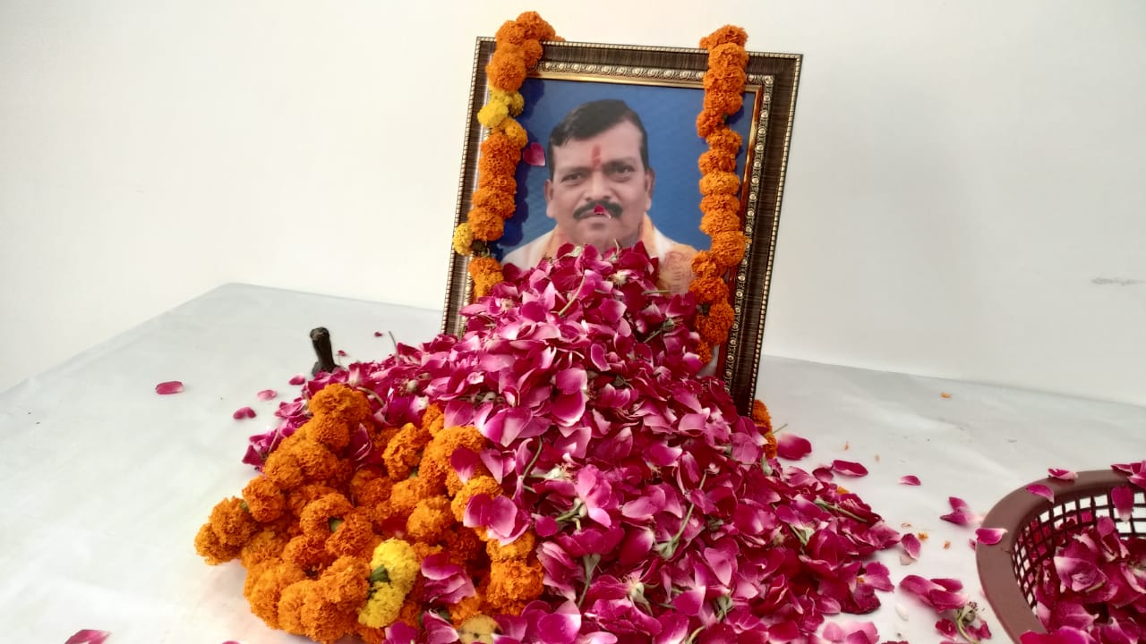 वरिष्ठ पत्रकार व प्रेस क्लब के अध्यक्ष स्वर्गीय राजीव गुप्ता को पत्रकारों ने श्रद्धांजलि अर्पित कर नमन किया 