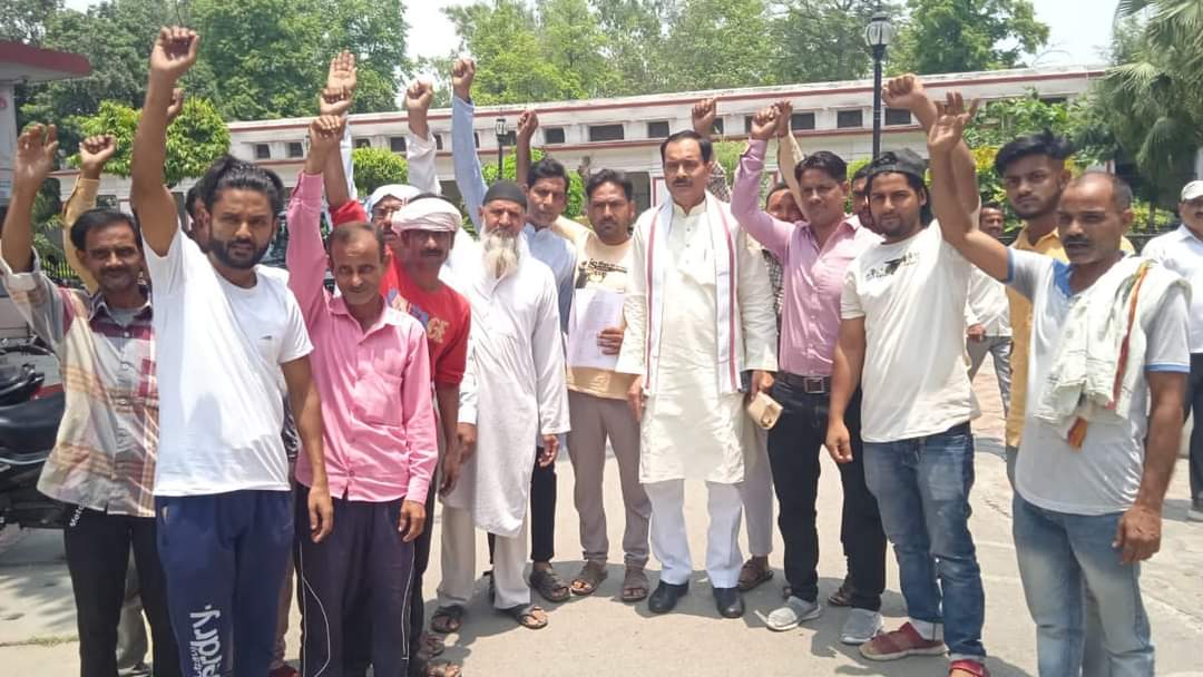 फड़ व्यापारियों की रोजी छीनना बर्दाश्त नहीं करेंगे: सपा जिला अध्यक्ष तनवीर खाँ 