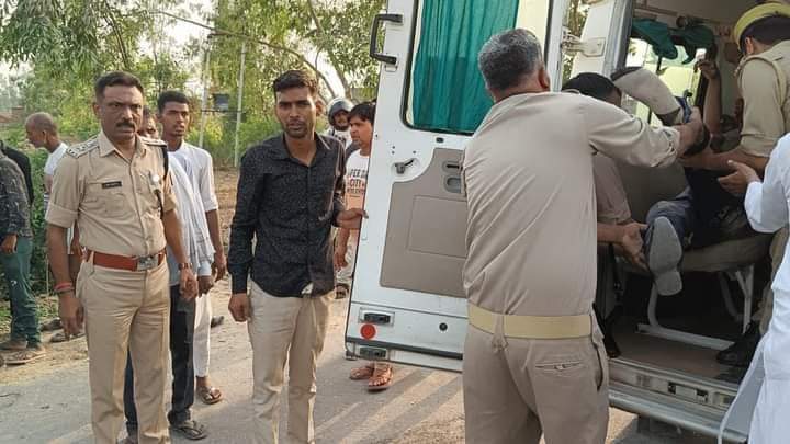 एक्सीडेंट में घायलो को सड़क पर तड़पता देख, शाहजहांपुर पुलिस अधीक्षक ने पहुंचाया अस्पताल