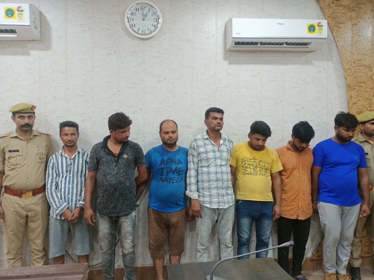 लिफ़ाफ़ा गैंग के सरगना समेत सात लोग गिरफ्तार, कम दामों में अपनी कार में बिठाकर करते थे उनसे ठगी