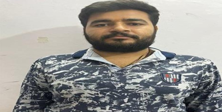 पुलिस के हत्थे चढ़े दो तस्कर, सोने के 400 ग्राम पाउडर से साथ गिरफ्तार