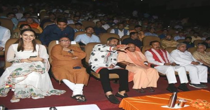 यूपी के CM योगी ने मंत्रियों के साथ देखी सम्राट पृथ्वीराज, अभिनेता अक्षय कुमार भी साथ रहे मौजूद