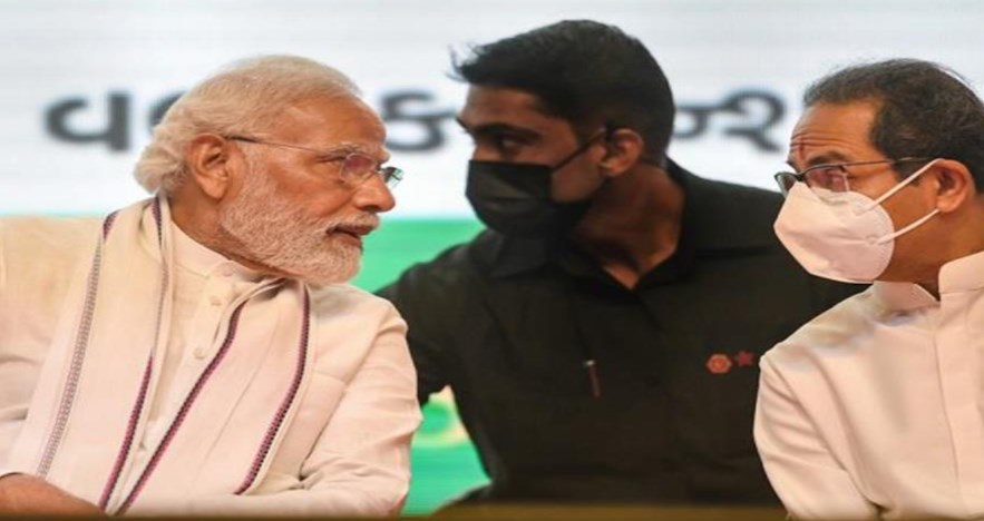 करीब 4 महीनों बाद एक मंच पर दिखे पीएम मोदी और उद्धव ठाकरे