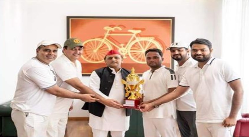 लखनऊ: भाजपा और सपा विधायकों के बीच खेला गया क्रिकेट मैच, BJP को मिली करारी हार