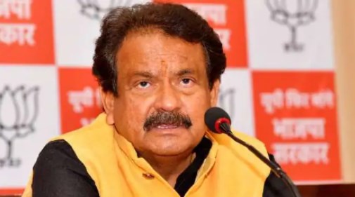 मुलायम के घर में पैदा हो गया ट्विटर पुत्र, केंद्रीय मंत्री एसपी सिंह बघेल का अखिलेश यादव पर हमला