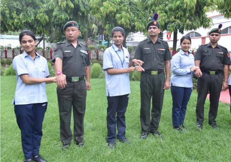 CMS students send rakhis to brave Indian soldiers