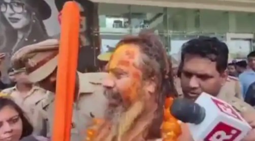 लखनऊ लुलु मॉल के शुद्धिकरण से रोकने पर जगद्गुरु परमहंस दास पुलिस पर बरसे