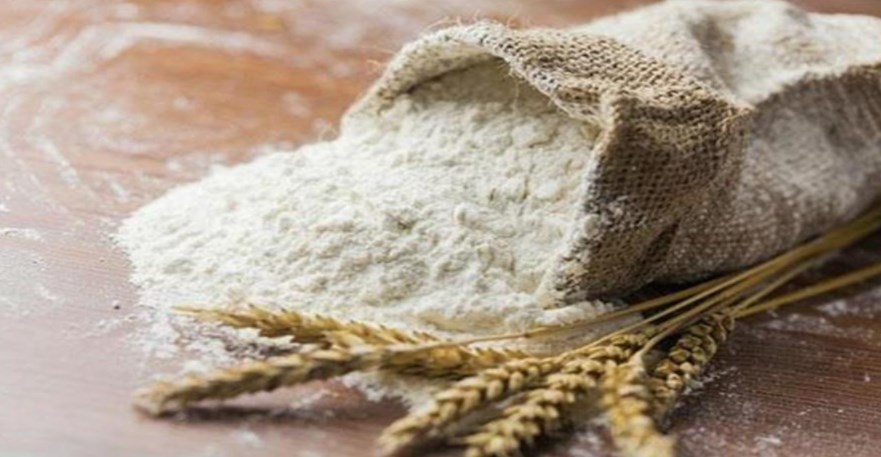 आटे पर लगा GST, व्यापारी ने अनोखे अंदाज में किया प्रदर्शन