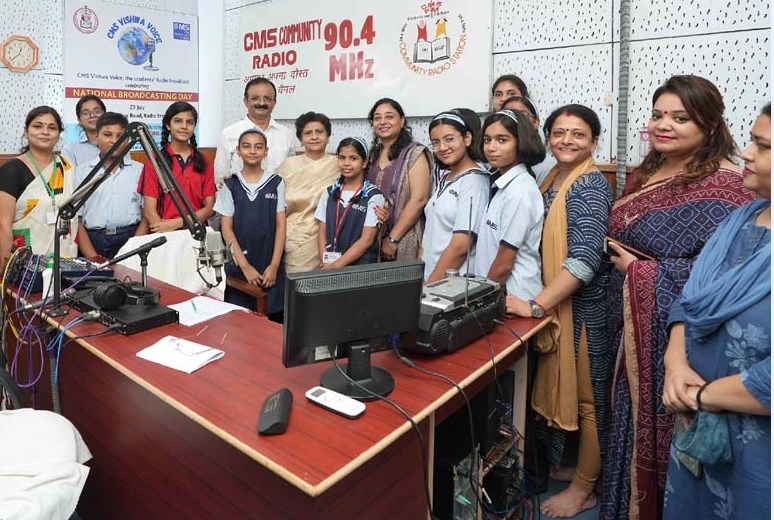 Mayor applauds the multi-faceted talentsof CMS students in Radio programme