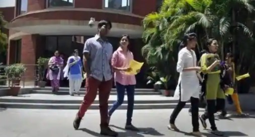 यूपी के सरकारी विश्वविद्यालयों में एक समान परीक्षा शुल्क लगेगा