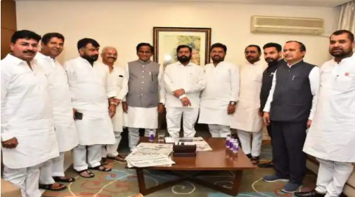 उद्धव ठाकरे की मुश्किलों की अंत नहीं, अब विधानसभा में उपनेता अर्जुन खोतकर ने की शिंदे से मुलाकात