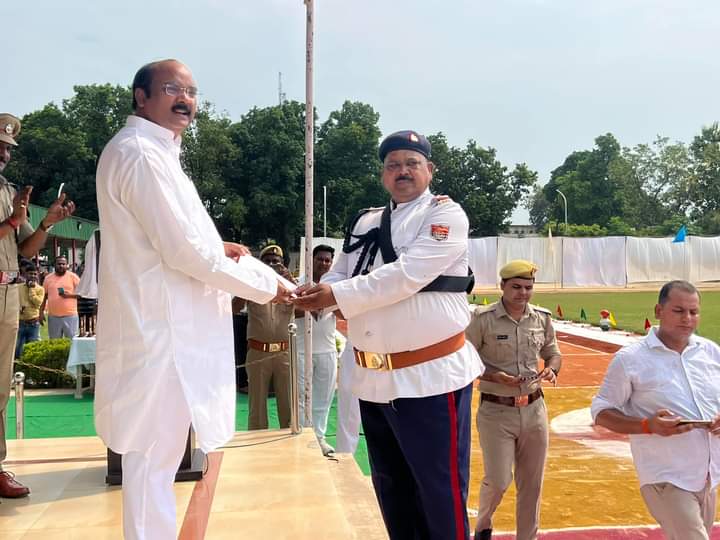 शाहजहाँपुर में रिक्रूट आरक्षियों का गहन प्रशिक्षणोंपरांत भव्य दीक्षान्त परेड का आयोजन, मुख्य अतिथि सांसद अरुण सागर  ने सलामी लेकर परेड का अभिवादन स्वीकार किया