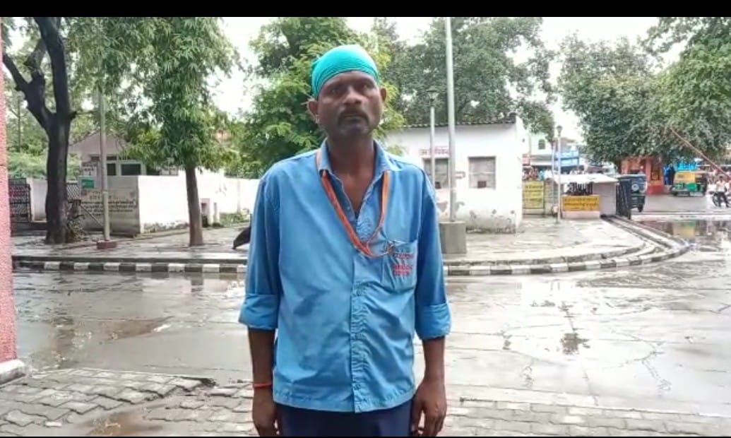 उत्तर प्रदेश के शाहजहांपुर में पुलिस का बेरहम चेहरा सामने आया, चौकी में बंद कर डंडों से जमकर पीटा