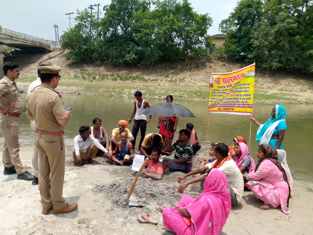जन समस्याओं को लेकर समाजसेवी नवी सलमान ने खन्नौत नदी के पास ली समाधि