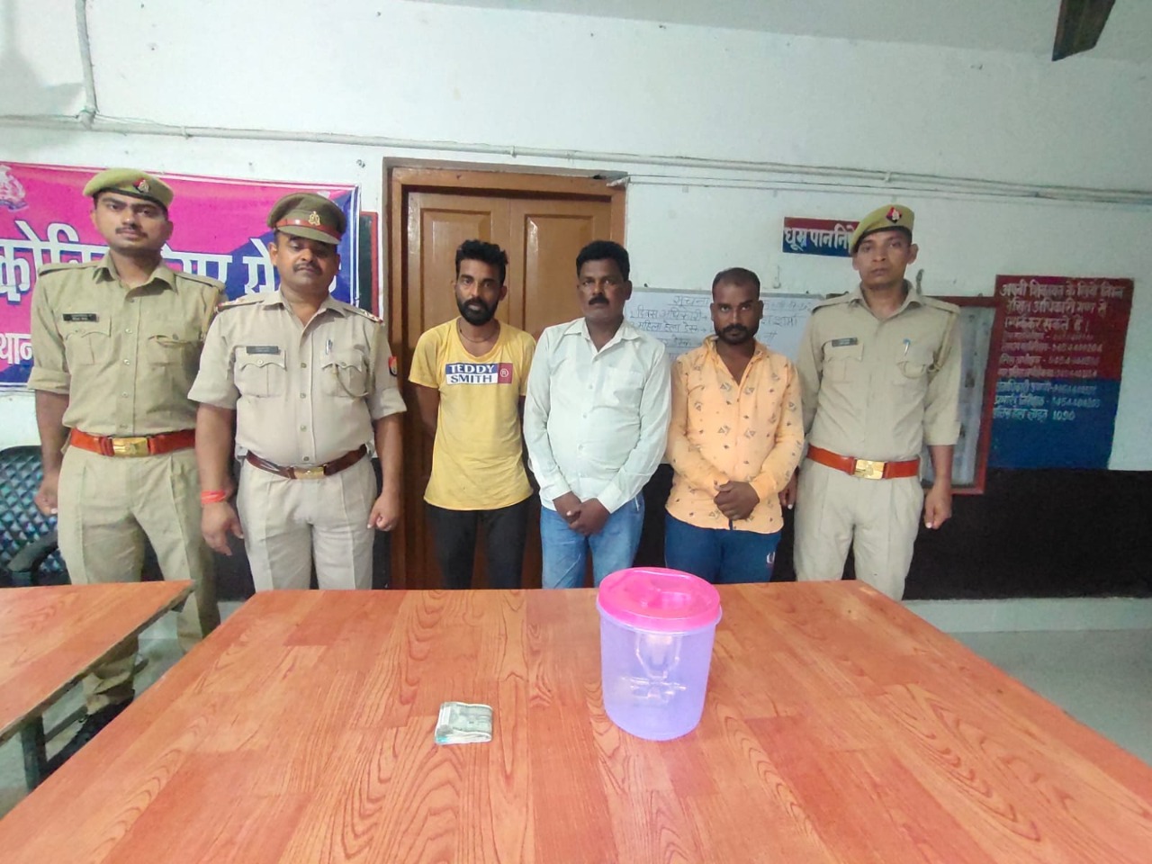 नकली मूर्ति को अष्टधातु की बताकर धोखाधडी से ठगी करने वाले अंतर्जनपदीय गिरोह के तीन शातिर अभियुक्त गिरफ्तार