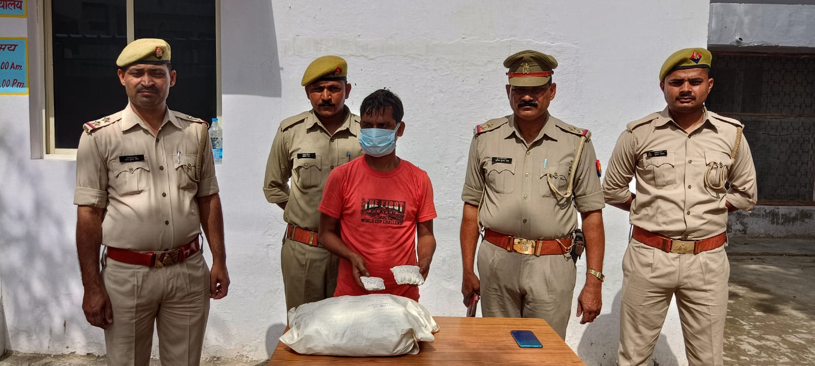 दो करोड़ की चरस और गांजा के साथ तस्कर गिरफ्तार