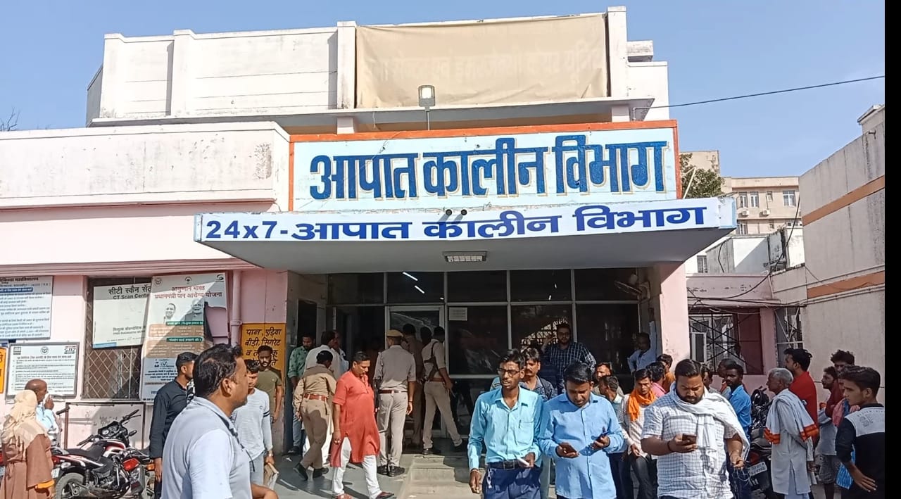 बेटी का इलाज करा रहे पत्रकार के साथ राजकीय मेंडिकल कालेज के सुरक्षा कर्मियों ने की अभद्रता