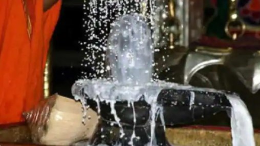 कचहरी से भागकर भोलेनाथ की शरण में पहुंचा कैदी, कहा- जल चढ़ाने और माफी मांगने गया था