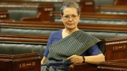 कांग्रेस के विरोध से दूर थे शशि थरूर और कार्ति चिदंबरम, सोनिया गांधी ने बिना कुछ बोले दिया सबक