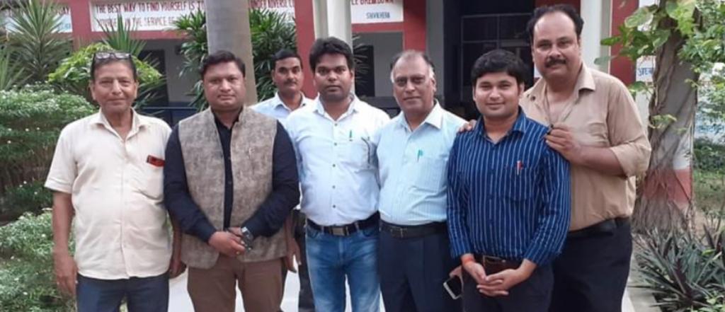 स्वामी शुकदेवानंद महाविद्यालय के उच्चतर शिक्षा सेवा आयोग द्वारा चयनित नवनियुक्त प्राचार्य डॉ राकेश कुमार आजाद को शुभकामनाएं दी एवम पुष्प गुच्छ भेंट किया