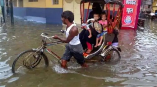 बुंदेलखंड और मध्य यूपी में आफत बनी बारिश, 20 की मौत