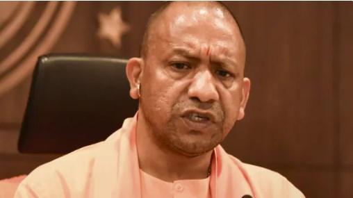 लखनऊ अग्निकांड के बाद एक्शन में योगी सरकार, होटल लेवाना पर चलेगा बुल्डोजर