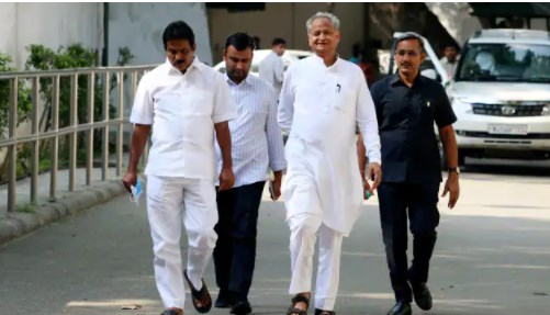 राजस्थान कांग्रेस के नेताओं में ‘आलाकमान का वफादारबताने की मची होड़,