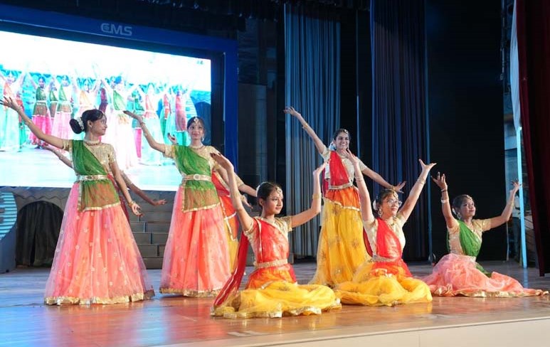 CMS राजाजीपुरम (प्रथम कैम्पस) द्वारा  पैरेन्ट्स एण्ड ग्रैण्डपैरेन्ट्स ईवनिंग का भव्य आयोजन