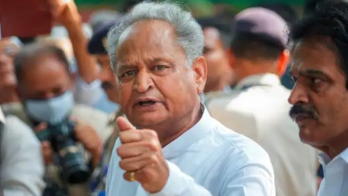 अशोक गहलोत ने माफी दांव चल पा लिया अभयदान! हाईकमान से शक्ति प्रदर्शन करके भी कैसे बचे