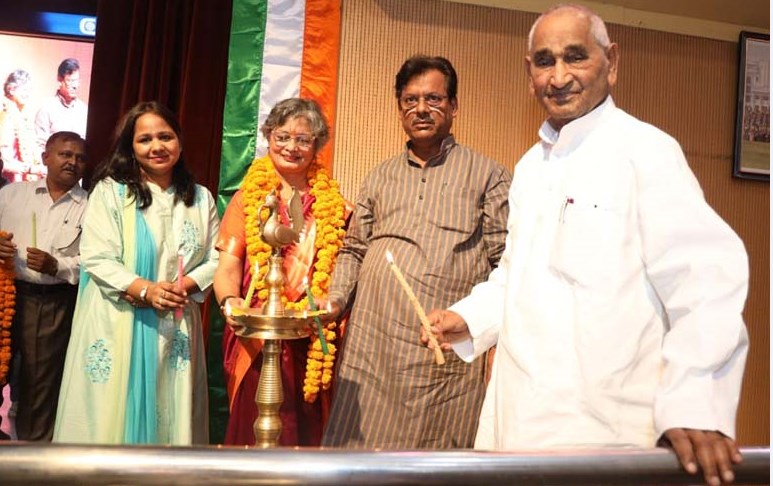 सी.एम.एस. इन्दिरा नगर कैम्पस द्वारा  पैरेन्ट्स डे  समारोह का भव्य आयोजन