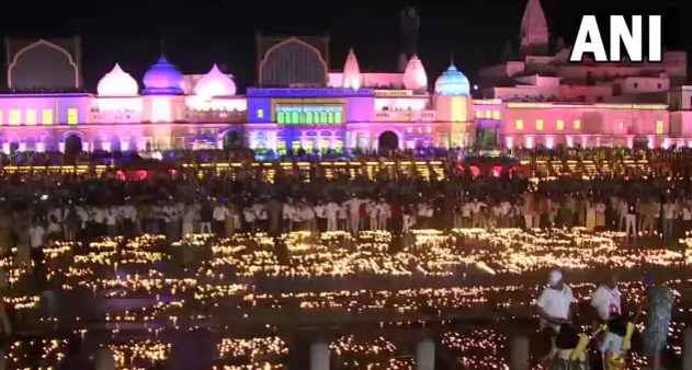17 लाख दीपों से जगमगाई प्रभु श्रीराम की अवधपुरी