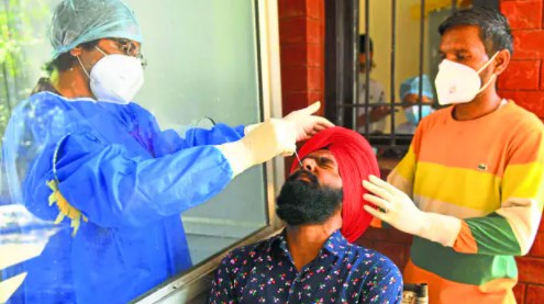 फिर रफ्तार पकड़ रहा है कोरोना का ओमिक्रॉन वेरिएंट, भारत में लागू रहेगा मास्क प्रोटोकॉल