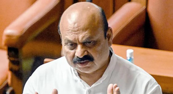 हिजाब के बाद कर्नाटक में एक और विवाद, स्कूलों में भगवा रंग से रंगे जाएंगे क्लास रूम