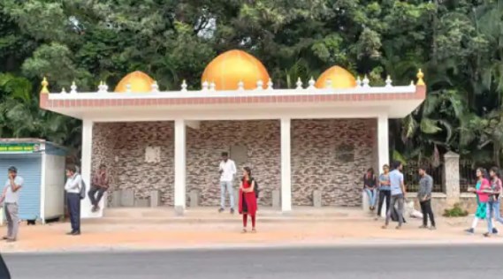 मस्जिद जैसा है बस स्टैंड, गिराया नहीं गया तो चलवा दूंगा बुलडोजर