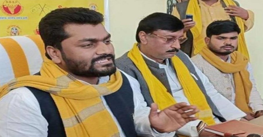अरविंद राजभर ने सपा प्रमुख पर साधा निशाना, कहा- हार के डर से चाचा के सामने झुके अखिलेश