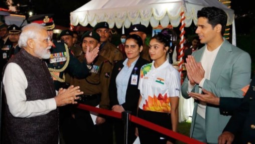 पीएम मोदी से क्यों मिले सिद्धार्थ मल्होत्रा? हाथ जोड़े तस्वीर आई सामने, जानें वजह